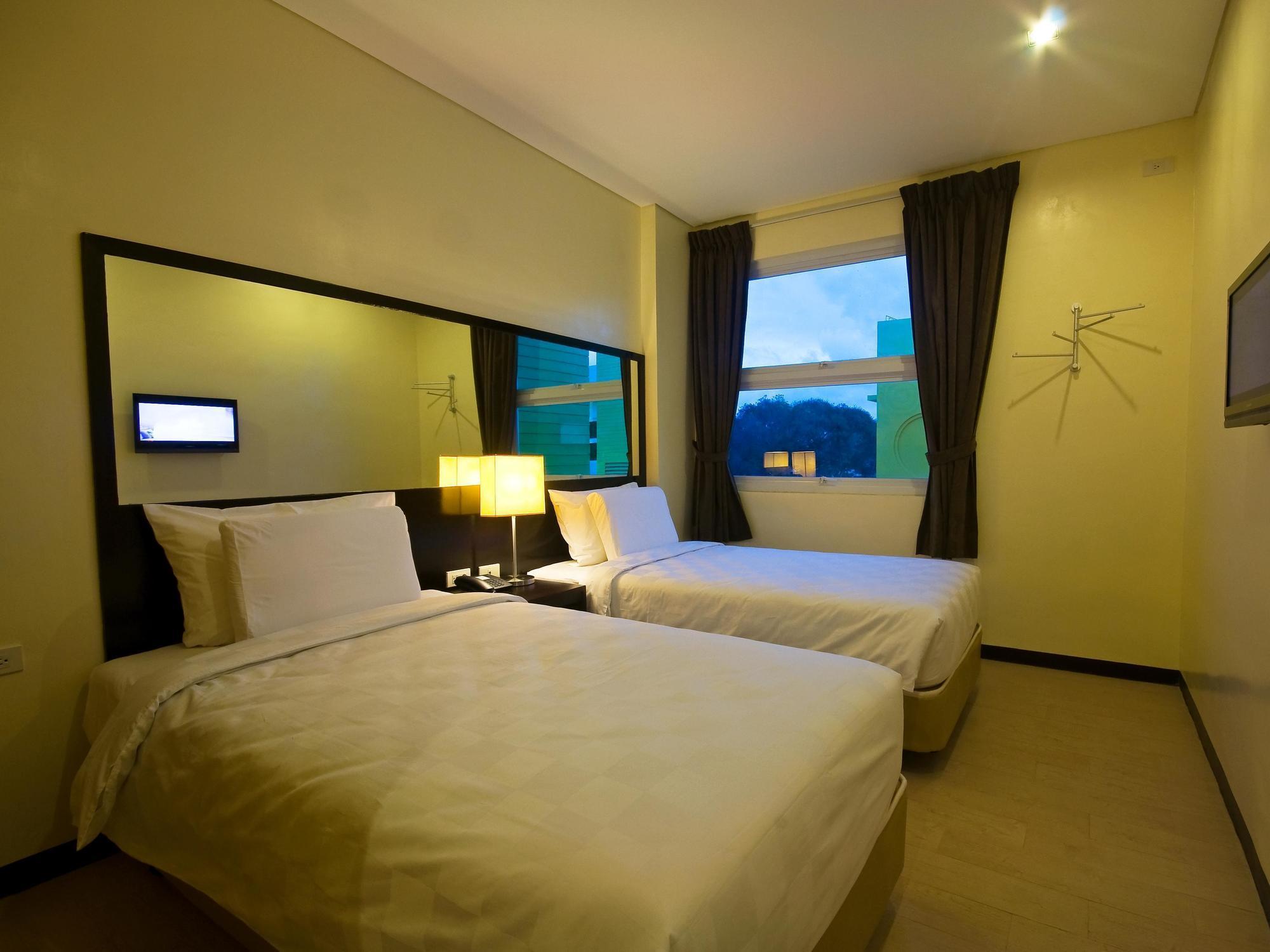 Go Hotels Dumaguete Dumaguete City Exteriör bild