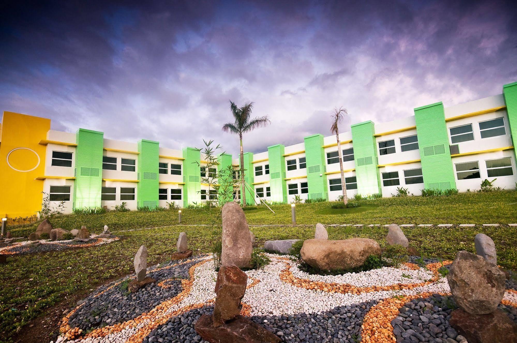 Go Hotels Dumaguete Dumaguete City Exteriör bild